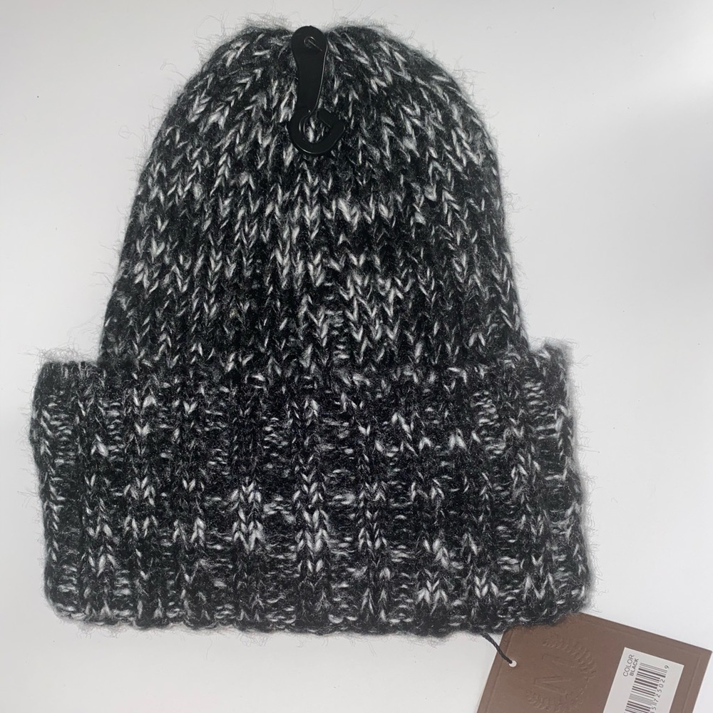 Modena Acrylic Chunky Knit Black White Beanie